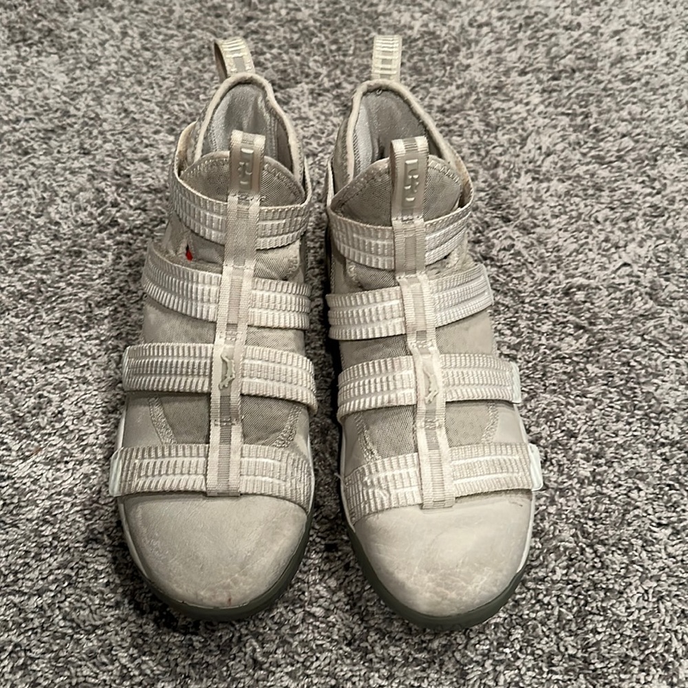 Nike Lebron Soldier 11 Concretes Size 7Y